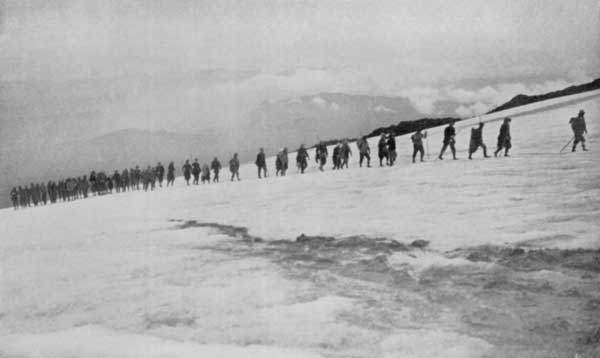 A Western mountaineering club on the hike
